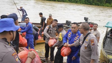 Polda Riau Perkuat Solidaritas Sosial dengan Program 'JALUR', Jangkau Komunitas Terpencil di Kampar