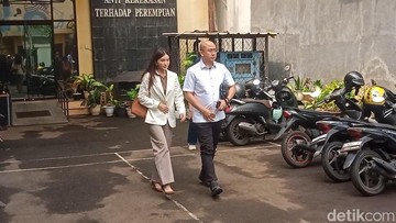Momen Pertemuan Ruben Onsu dan Putri-Putrinya di Bandara Dikonfirmasi Kuasa Hukum Sarwendah