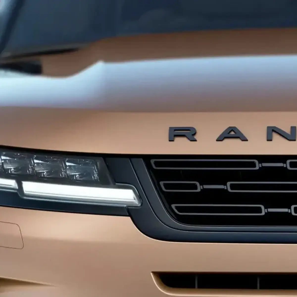 Jaguar Land Rover Slashes Prices on Range Rover Evoque L in China Amidst Gasoline Inventory Glut