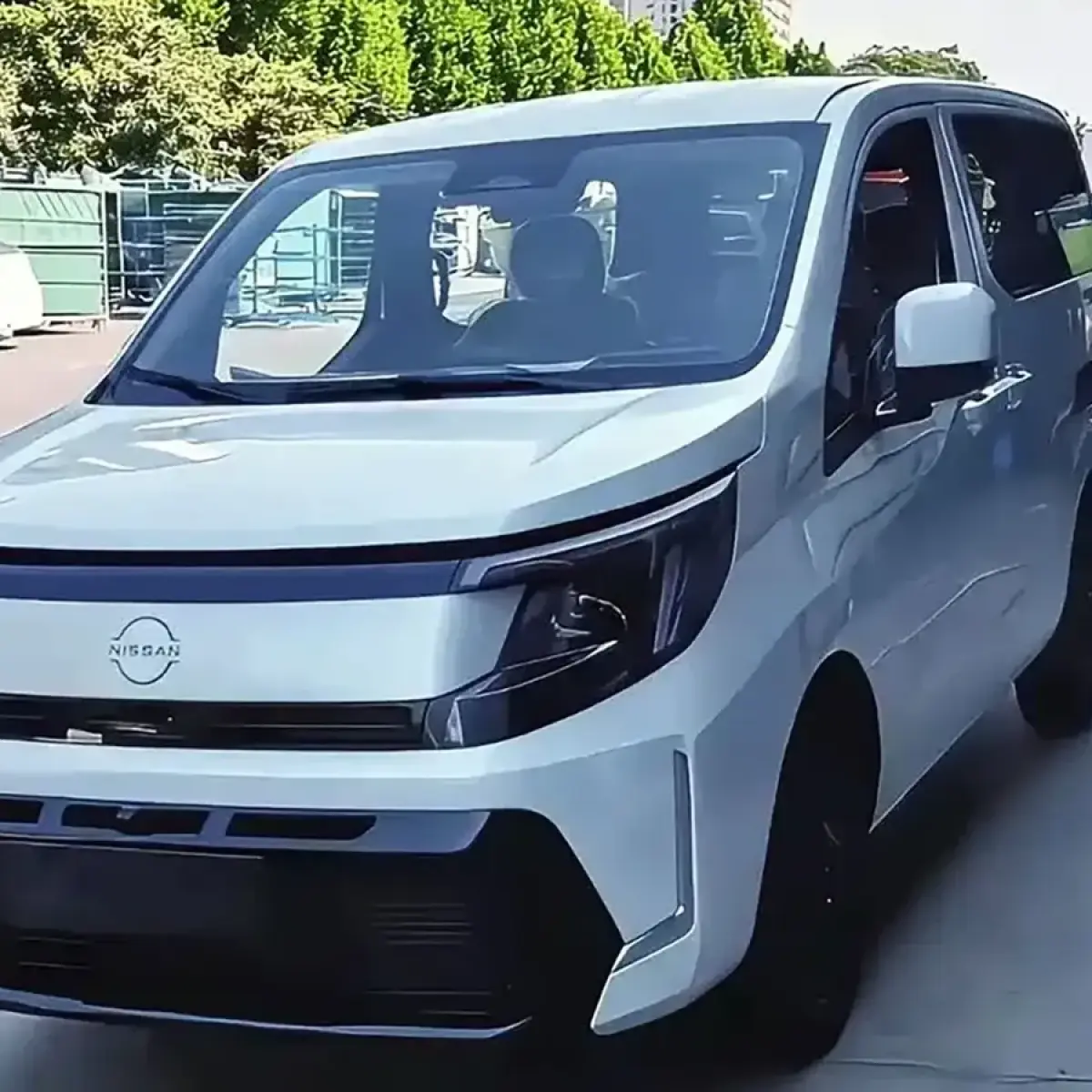 Nissan Evalia Reimagined: New Generation Commercial Van Hits China with Plug-in Hybrid Power