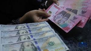 Rupiah Tertekan Sentimen Global, Investor Waspadai Titik Lemah Rp17.900 Per Dolar AS