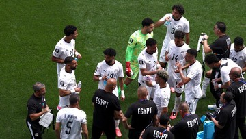Rahasia di Balik Tindakan Pemain Bola Meludahkan Minuman Saat Pertandingan Intens