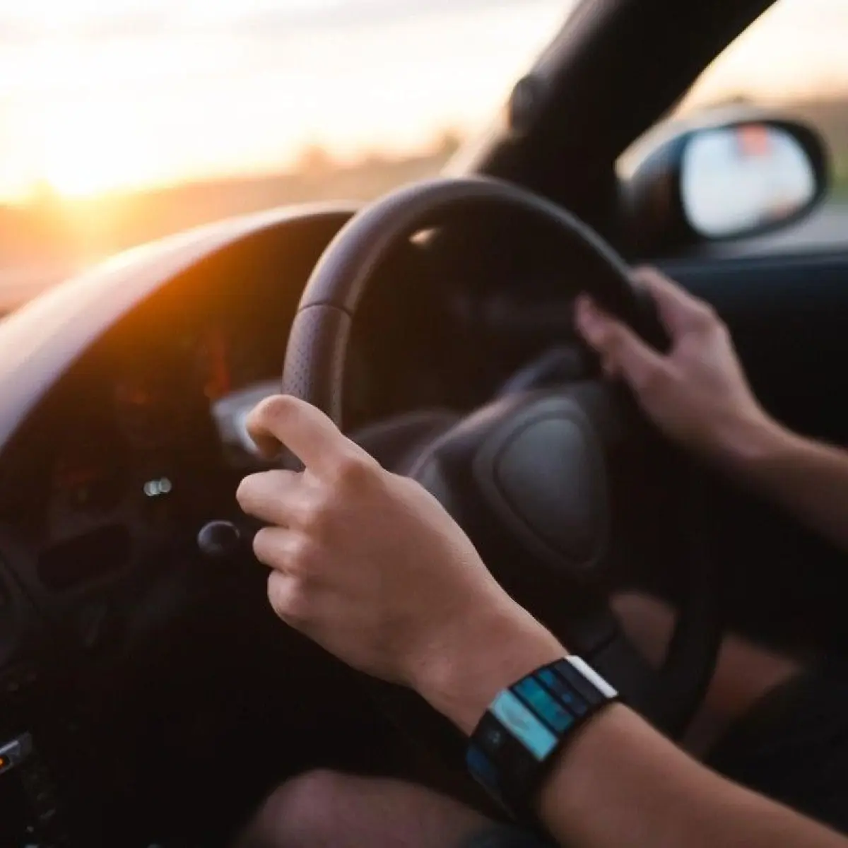 Traffic Police Warn: Driving Concentration Plummets Due to Music Tempo, Citing New Safety Studies