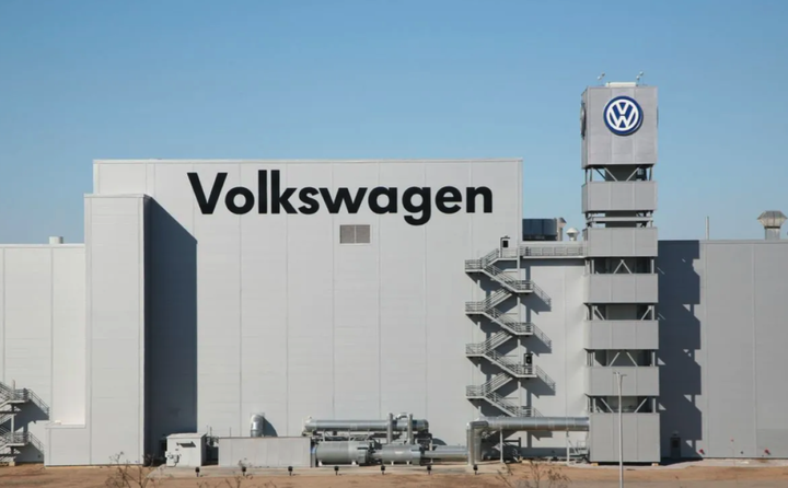 Volkswagen Ambil Langkah Radikal: Penutupan Empat Pabrik Global Demi Adaptasi Pasar Otomotif