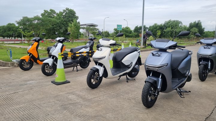 Imbas Kenaikan Harga BBM Nonsubsidi: Konsumen Mulai Berpaling ke Skuter Listrik Honda