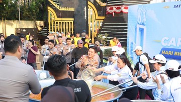 Polda Metro Jaya Guncang CFD Jakarta Lewat Aksi Masak Akbar Bersama Bobon Santoso Sambut HUT Bhayangkara ke-80