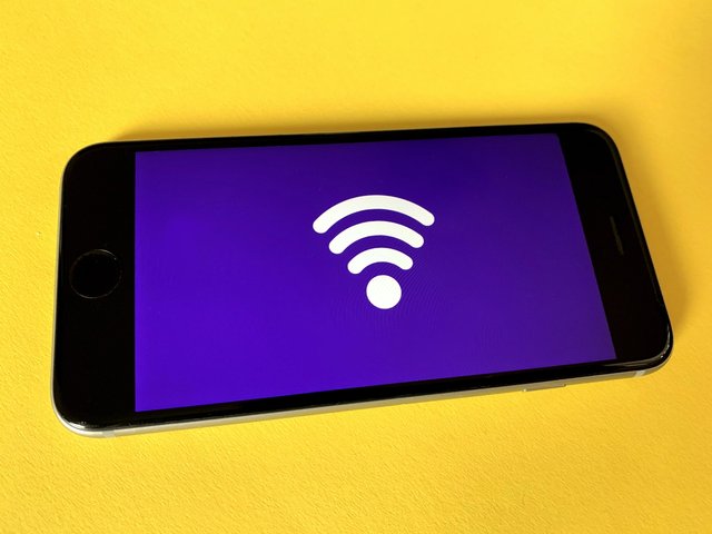 Kesenjangan Digital Asia Tenggara: Mengapa Kecepatan Internet Seluler Indonesia Masih Tertinggal Jauh dari Brunei?