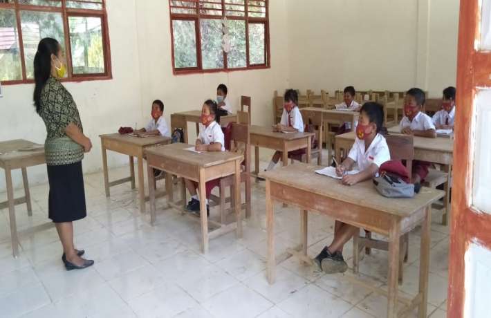 Defisit Guru Nasional Mengkhawatirkan, DPR Desak Pemerintah Susun Peta Jalan Rekrutmen Strategis