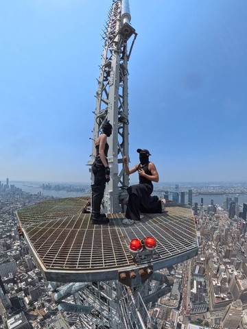 Momen Romantis Berujung Pembatasan Akses: Pasangan Kekasih Diamankan Setelah Beraksi di Puncak Empire State