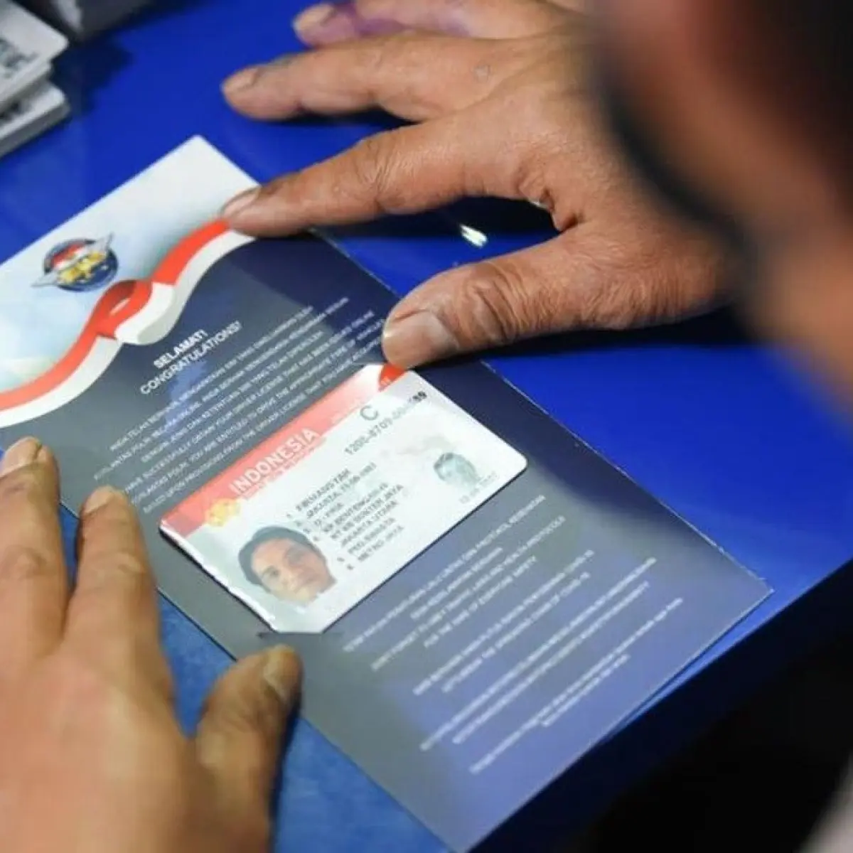 Sidoarjo Traffic Police Launch 'SIMANTAP' Initiative for Evening Driver's License Renewals