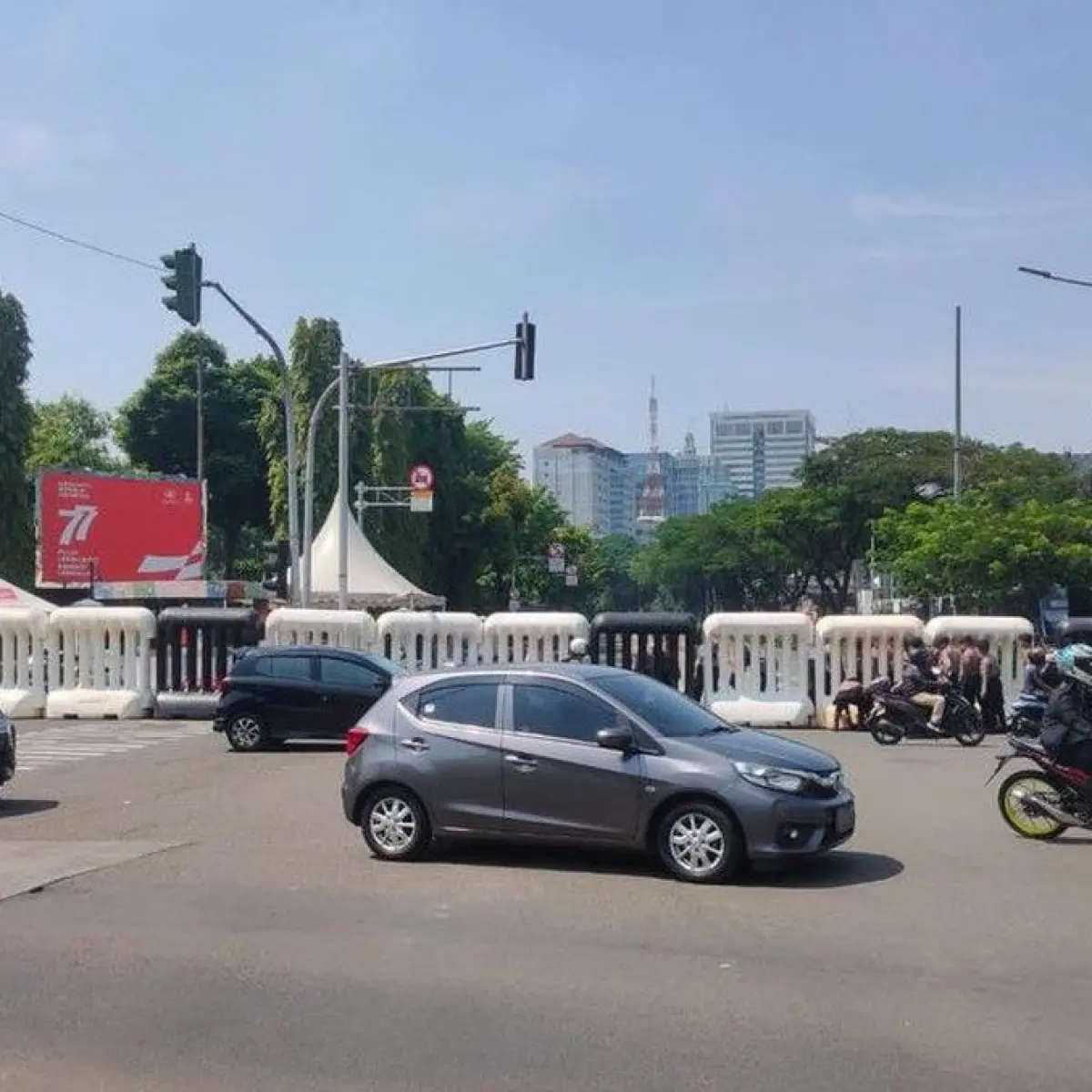 Jakarta Prepares for Major Traffic Reroutes as Singaporean PM Lawrence Wong Arrives for State Visit